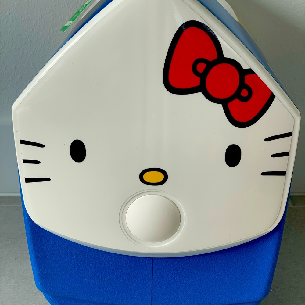 NWT Hello Kitty Igloo Cooler 7 qt